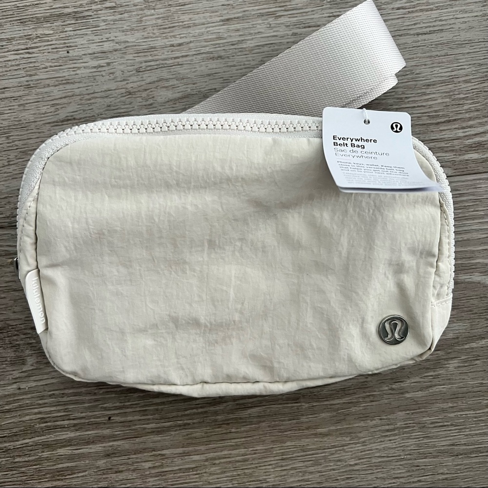 NWT Lululemon everywhere bag small in white opal